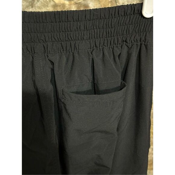 Women’s Black Athleta Chelsea Ankle Pull On Cargo Pants Size 2 Small Stain As Pi - Picture 6 of 8